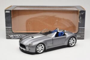 Shelby Cobra Descapotable Grey Metallic Hot Wheels 1:18 G7220 Metal - imagen 8 de 8