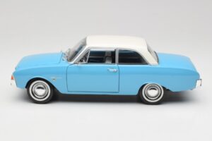 Ford Taunus 12M P1 Taunus Blue Revell 1:18 08880 Metal - imagen 4 de 8