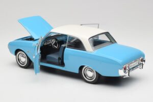 Ford Taunus 12M P1 Taunus Blue Revell 1:18 08880 Metal - imagen 5 de 8