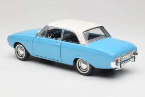 Ford Taunus 12M P1 Taunus Blue Revell 1:18 08880 Metal - imagen 7 de 8