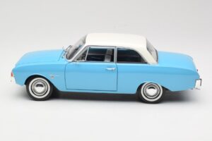 Ford Taunus 17M P2 Azul Revell 1:18 08817 Metal - imagen 4 de 8