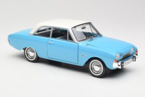 Ford Taunus 17M P2 Azul Revell 1:18 08817 Metal - imagen 6 de 8