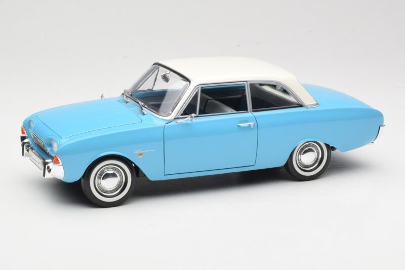 Ford Taunus 17M P2 Azul Revell 1:18 08817 Metal