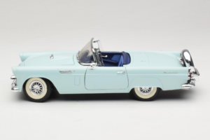 Ford Thunderbird Verde Revell 1:18 8804-G1 Metal - imagen 4 de 8