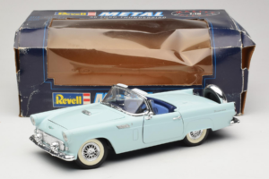 Ford Thunderbird Verde Revell 1:18 8804-G1 Metal - imagen 8 de 8