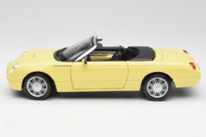 Ford Thunderbird Show Car Amarillo Maisto 1:18 50335 Metal - imagen 4 de 8