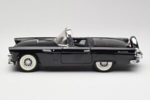 Ford Thunderbird Descapotable Negro Revell 1:18 8818-M1 Metal - imagen 4 de 8