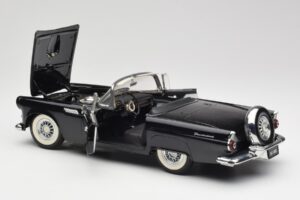 Ford Thunderbird Descapotable Negro Revell 1:18 8818-M1 Metal - imagen 5 de 8