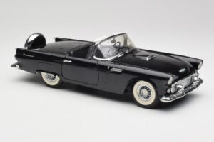 Ford Thunderbird Descapotable Negro Revell 1:18 8818-M1 Metal - imagen 6 de 8