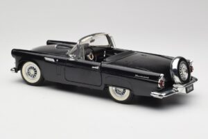 Ford Thunderbird Descapotable Negro Revell 1:18 8818-M1 Metal - imagen 7 de 8
