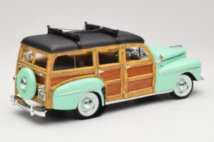 Ford Woody Panel Wagon Verde Menta Road Signature 1:18 20028 Metal - imagen 3 de 8