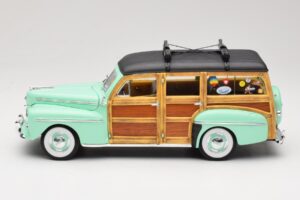 Ford Woody Panel Wagon Verde Menta Road Signature 1:18 20028 Metal - imagen 4 de 8