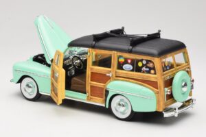 Ford Woody Panel Wagon Verde Menta Road Signature 1:18 20028 Metal - imagen 5 de 8