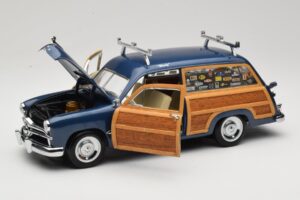 Ford Woody Station Wagon Bayview Blue Surf Shop Motor City 1:18 60002 Metal - imagen 2 de 8