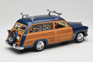 Ford Woody Station Wagon Bayview Blue Surf Shop Motor City 1:18 60002 Metal - imagen 3 de 8