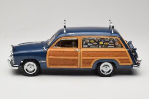 Ford Woody Station Wagon Bayview Blue Surf Shop Motor City 1:18 60002 Metal - imagen 4 de 8