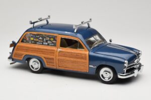 Ford Woody Station Wagon Bayview Blue Surf Shop Motor City 1:18 60002 Metal - imagen 6 de 8