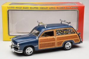 Ford Woody Station Wagon Bayview Blue Surf Shop Motor City 1:18 60002 Metal - imagen 8 de 8