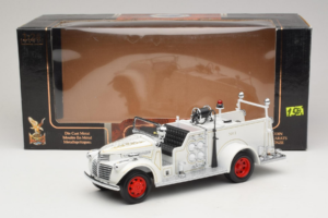 GMC Camión de Bomberos Blanco Road Signature 1:18 20068 Metal - imagen 9 de 9
