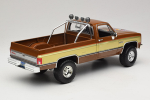GMC K-2500 Sierra Grande Marrón GreenLight 1:18 13560 Metal - imagen 3 de 8