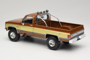 GMC K-2500 Sierra Grande Marrón GreenLight 1:18 13560 Metal - imagen 7 de 8