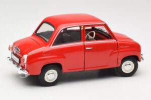 Goggomobil T 250 Rojo Revell 1:18 8952 Metal - imagen 2 de 7