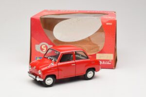 Goggomobil T 250 Rojo Revell 1:18 8952 Metal - imagen 7 de 7