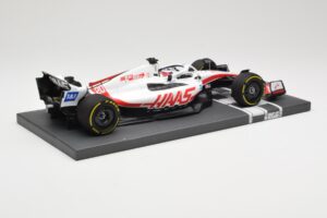 Haas VF-22 #20 K. Magnussen British GP 2022 Minichamps 1:18 117221020 Metal - imagen 3 de 6