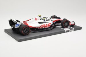 Haas VF-22 #47 M. Schumacher Bahrain GP 2022 Minichamps 1:18 117220147 Metal - imagen 3 de 6