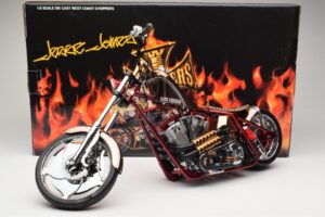Harley-Davidson West Coast Choppers Diablo Soft Tail Oro Rojo Minichamps 1:5 JJ04-05-03 Metal - imagen 6 de 6