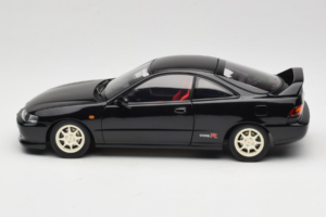 Honda Integra Type R DC2 Pre-Facelift Flamenco Black Pearl MotorHelix 1:18 M85203 Metal - imagen 4 de 8