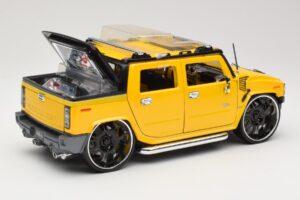 Hummer H2 SUT Concept Amarillo Maisto 1:18 31067 Metal - imagen 3 de 8