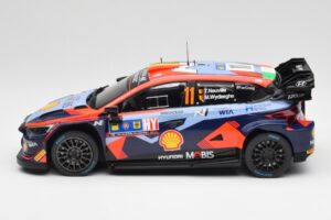 Hyundai i20 N Rally1 WRC #11 T. Neuville / M. Wydaeghe Central European Rally Winner 2023 IXO 1:18 18RMC193 Metal - imagen 3 de 6