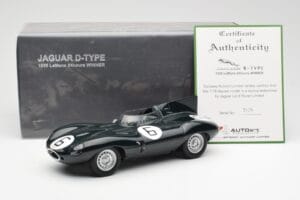 Jaguar D-Type #6 M. Hawthorn / I. Bueb Team Jaguar Cars Ltd 24 Hours of Le Mans 1955 AUTOart 1:18 85586 Metal - imagen 6 de 6