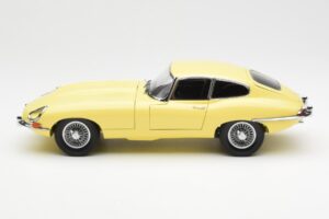 Jaguar E-Type 3.8 Series 1 Amarillo Claro Kyosho 1:18 08954LY Metal - imagen 4 de 8