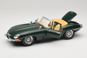 Jaguar E-Type Descapotable Verde Bburago 1:18 3026 Metal - imagen 2 de 8