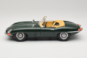 Jaguar E-Type Descapotable Verde Bburago 1:18 3026 Metal - imagen 4 de 8