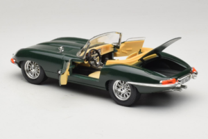 Jaguar E-Type Descapotable Verde Bburago 1:18 3026 Metal - imagen 5 de 8