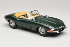 Jaguar E-Type Descapotable Verde Bburago 1:18 3026 Metal - imagen 6 de 8