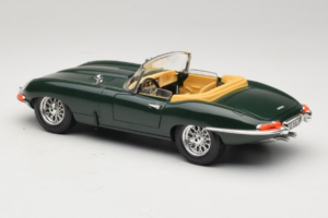 Jaguar E-Type Descapotable Verde Bburago 1:18 3026 Metal - imagen 7 de 8
