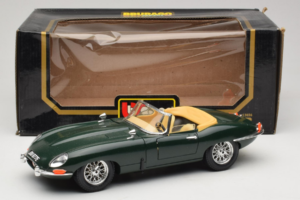 Jaguar E-Type Descapotable Verde Bburago 1:18 3026 Metal - imagen 8 de 8