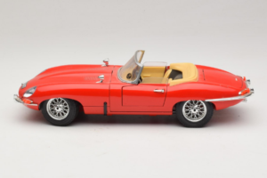Jaguar E-Type Series 1 Descapotable Rojo Bburago 1:18 3038 Metal - imagen 4 de 8