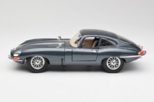 Jaguar E-Type Gris Bburago 1:18 30018 Metal - imagen 4 de 8