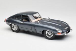 Jaguar E-Type Gris Bburago 1:18 30018 Metal - imagen 6 de 8