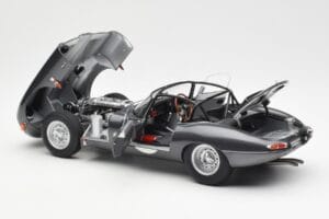 Jaguar E-Type Series 1 Coupe Lightweight Gris Oscuro AUTOart 1:18 73647 Metal - imagen 5 de 8