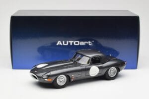 Jaguar E-Type Series 1 Coupe Lightweight Gris Oscuro AUTOart 1:18 73647 Metal - imagen 8 de 8