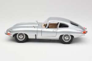 Jaguar E-Type Series 1 Plata Bburago 1:18 3018-M2 Metal - imagen 4 de 8