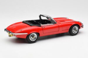 Jaguar E-Type Roadster Series III V12 Rojo AUTOart 1:18 73523 Metal - imagen 3 de 8