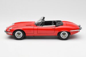 Jaguar E-Type Roadster Series III V12 Rojo AUTOart 1:18 73523 Metal - imagen 4 de 8