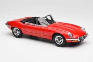 Jaguar E-Type Roadster Series III V12 Rojo AUTOart 1:18 73523 Metal - imagen 6 de 8